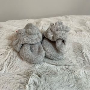 🌷3 for $20 - Cozie Fleece Baby Booties, Grey, 6M
